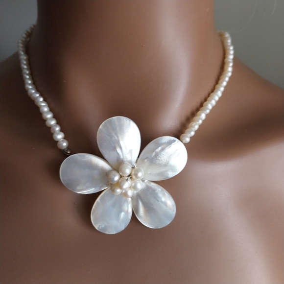 Jewelry - Freshwater Pearl Flower Necklace
